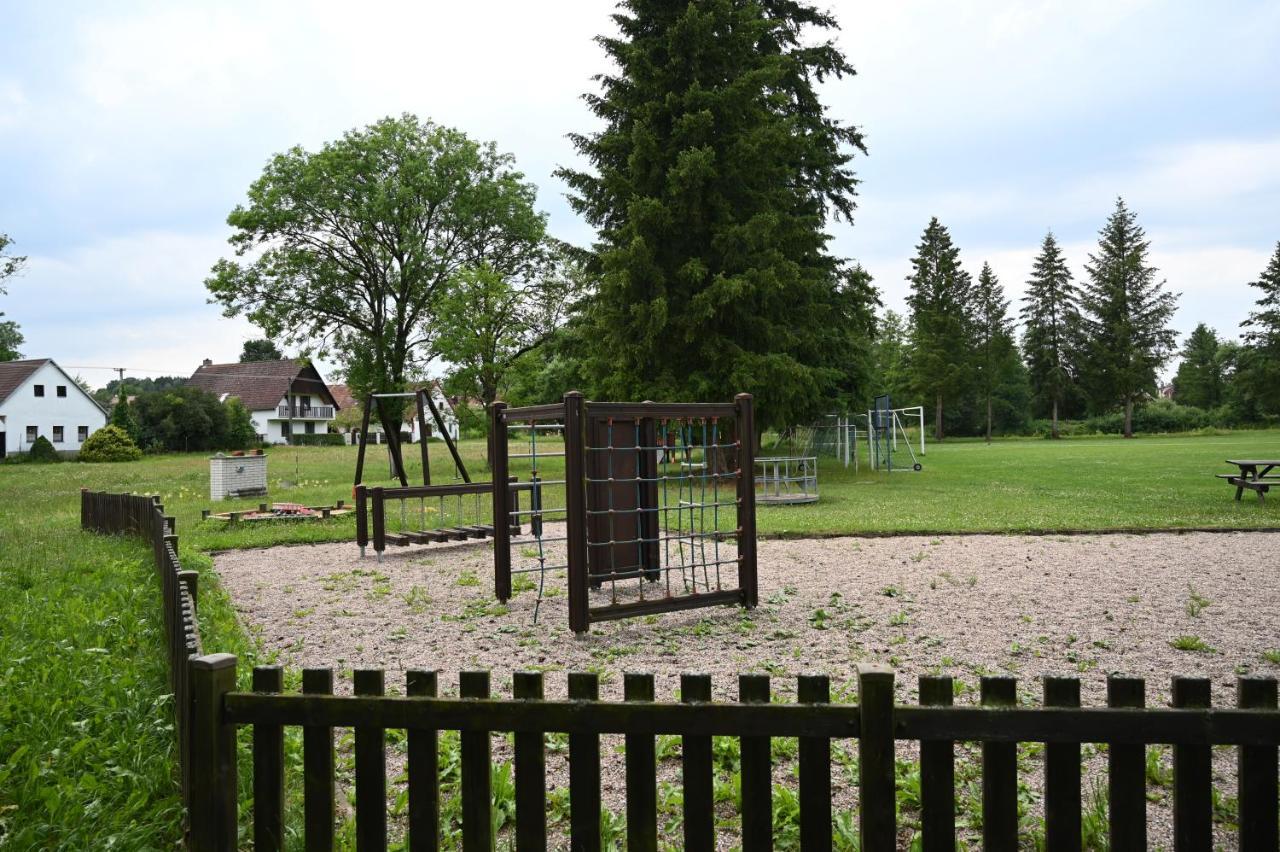 Penzion Mezi Radky Jindrichuv Hradec Exterior photo